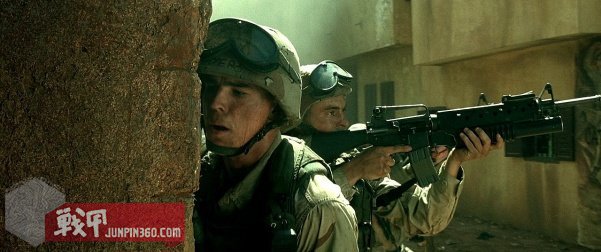 美国黑鹰战机坠落视频,十部顶级战争大片黑鹰坠落