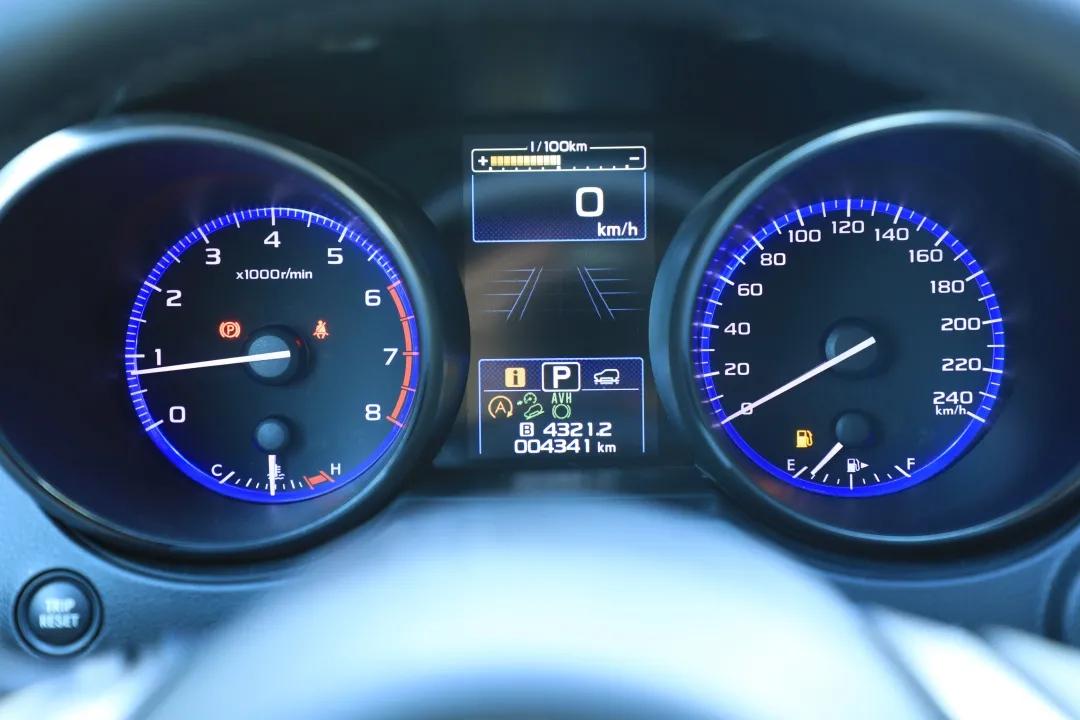 试驾斯巴鲁傲虎探越版,踢车帮最新款斯巴鲁傲虎试驾视频