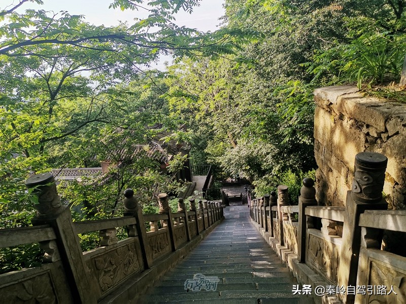 秦岭终南山南五台景区云雾环绕,秦岭终南山南五台景区游览图