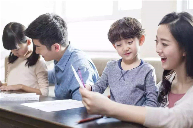 家长低情商该怎么和孩子沟通,孩子与父母存在代沟如何沟通