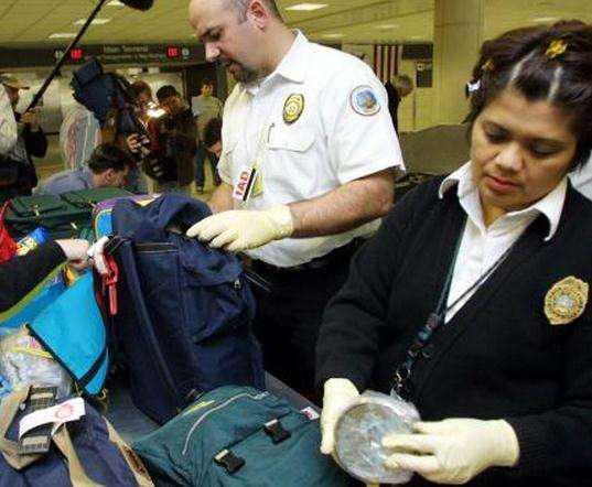 英国境内的“中国留学生”，被集体遣返，网友：真给中国丢脸