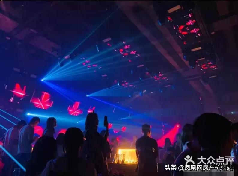 一边直追北上广，一边无人问津，综合体大年的小商业还好吗？