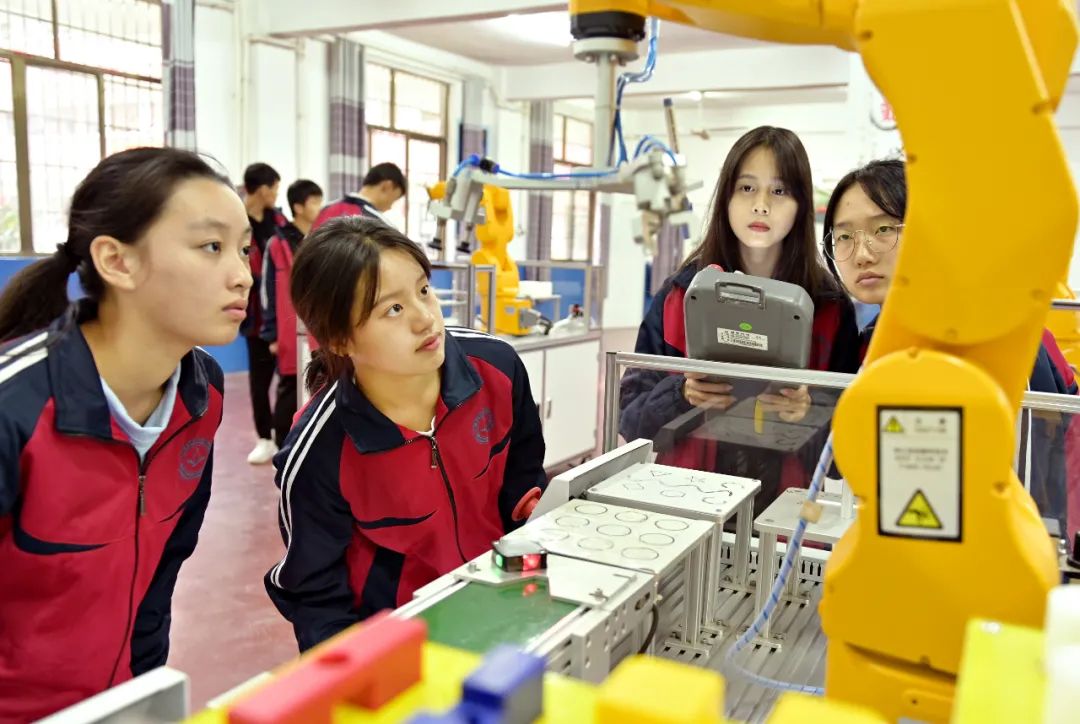 “职教高考”要来了，中专生读大学门槛要降了？专家解读