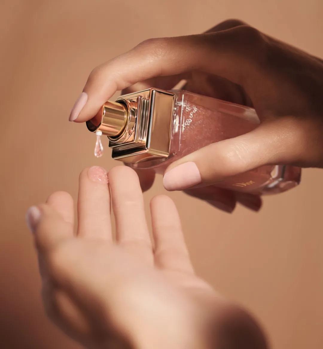 摊牌了!我的“精致派对妆”是今年的圣诞限定给的