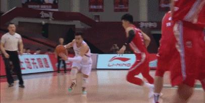 郭艾伦爆发逆转,郭艾伦拿下24分4板