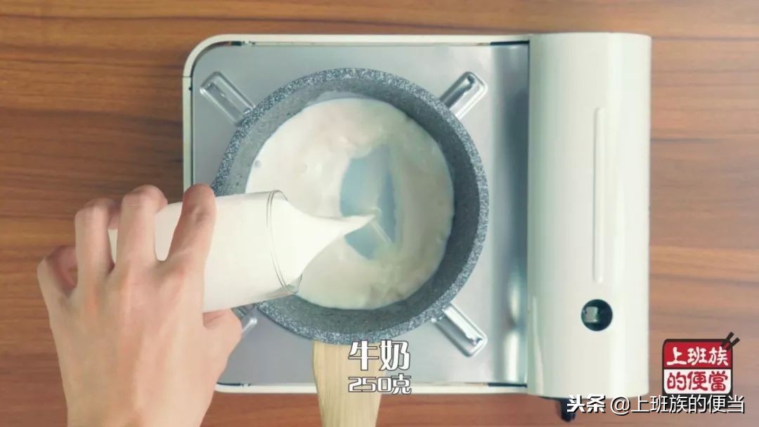 牛奶鸡蛋芒果布丁的做法,自制芒果布丁入口即化超级好吃