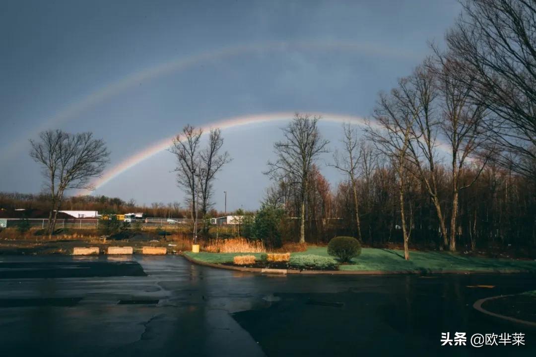 那些彩虹的摄影碎片，反射着诗的光芒。