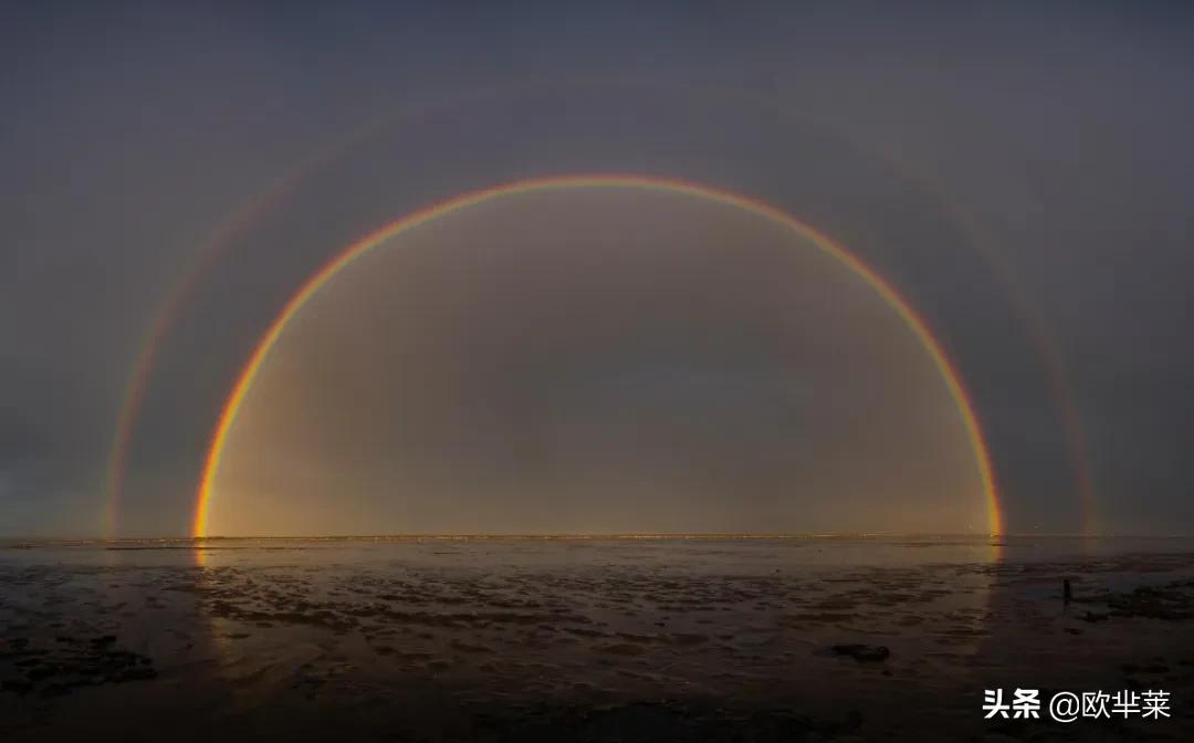 那些彩虹的摄影碎片，反射着诗的光芒。
