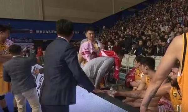 广厦两连败是为了避开新疆吗,广东男篮负于广厦遭遇两连败