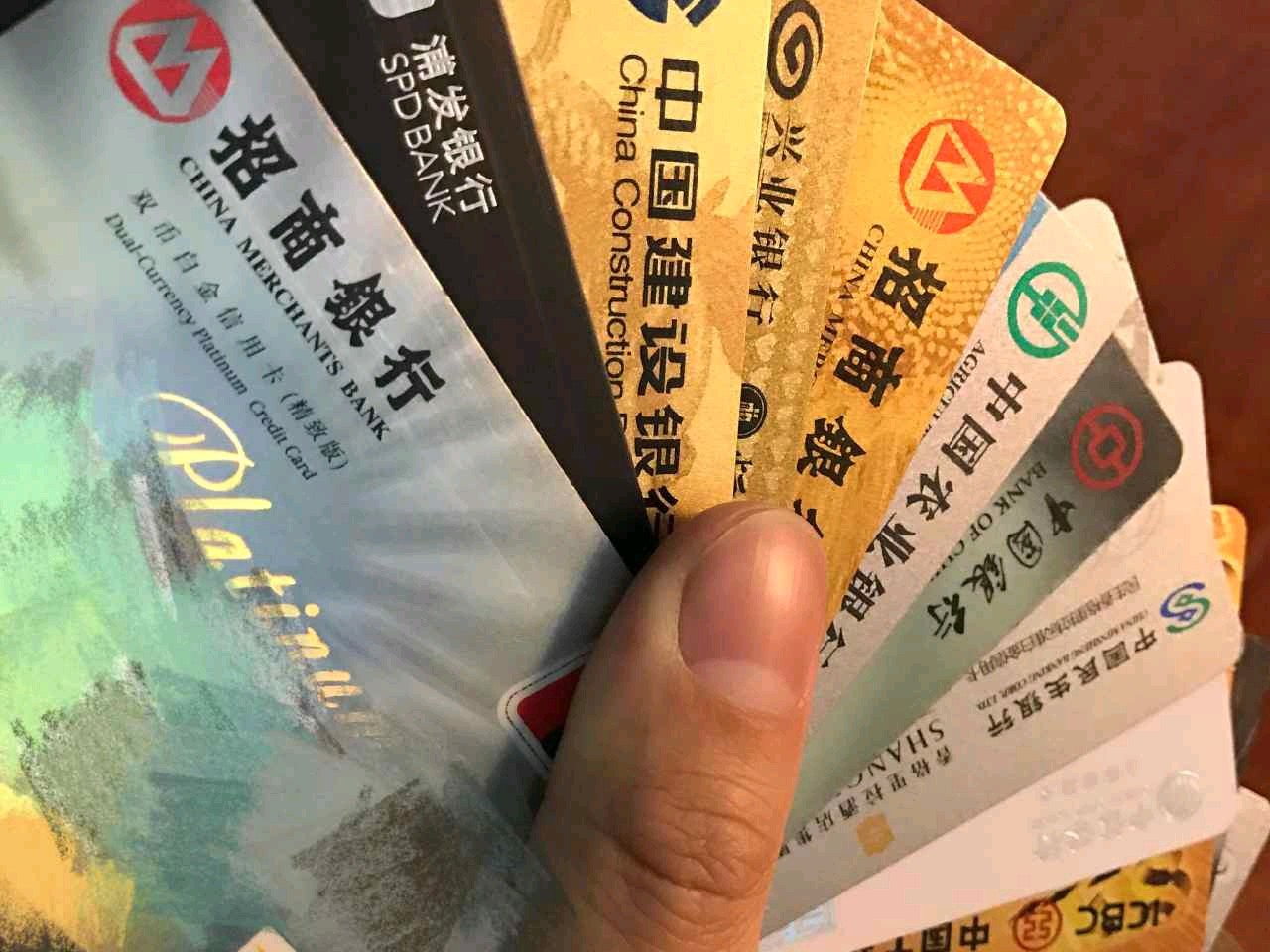 招商信用卡还最低还款利息怎么算,信用卡8万还最低还款利息有多少