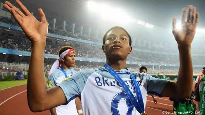 英格兰56年,55年漫长回家路