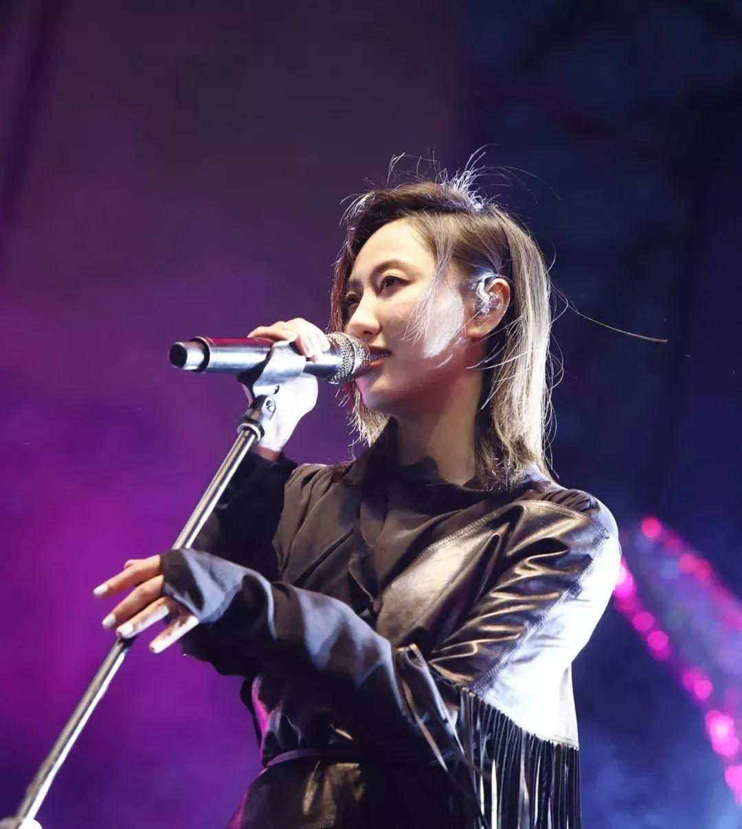 上海草莓基地挖草莓苗,超级草莓上海