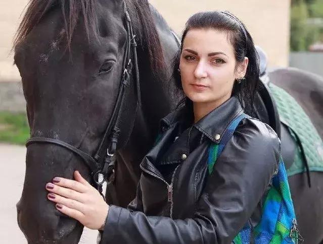 「阿里巴巴是个叔叔吗？」购物车外，用力生活的他们