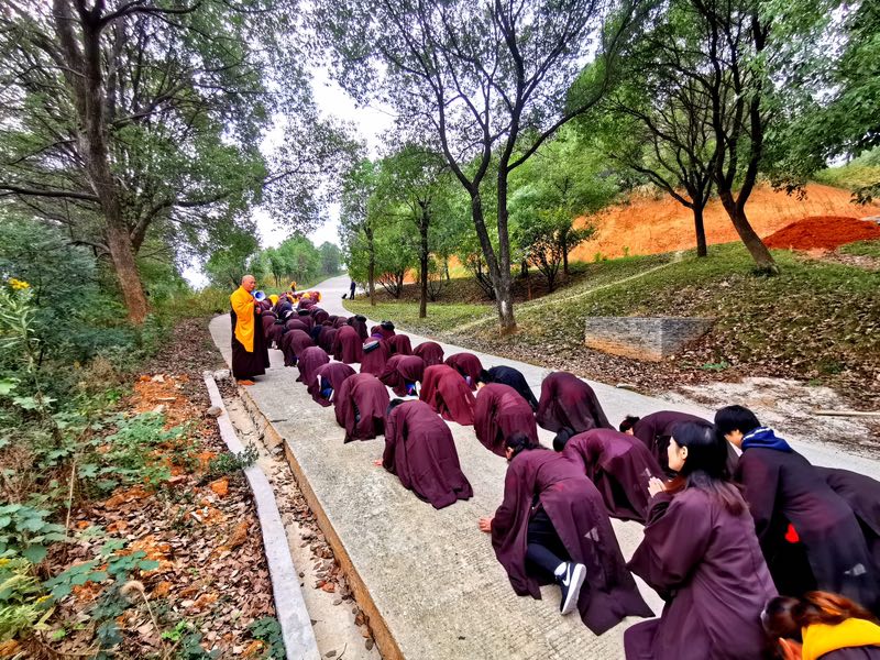 洞庭湖中一寺院举办“走禅路，忆初心原始禅修活动