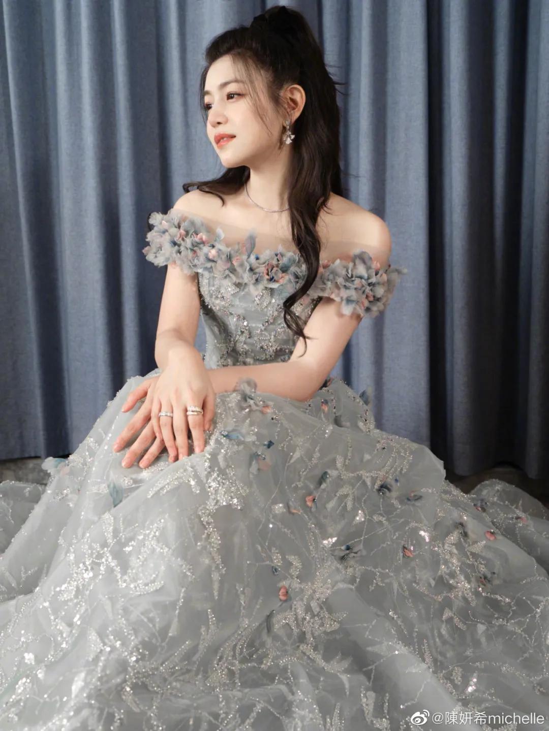 明星同款发型女赵露思披半头发,中长发细软赵露思发型