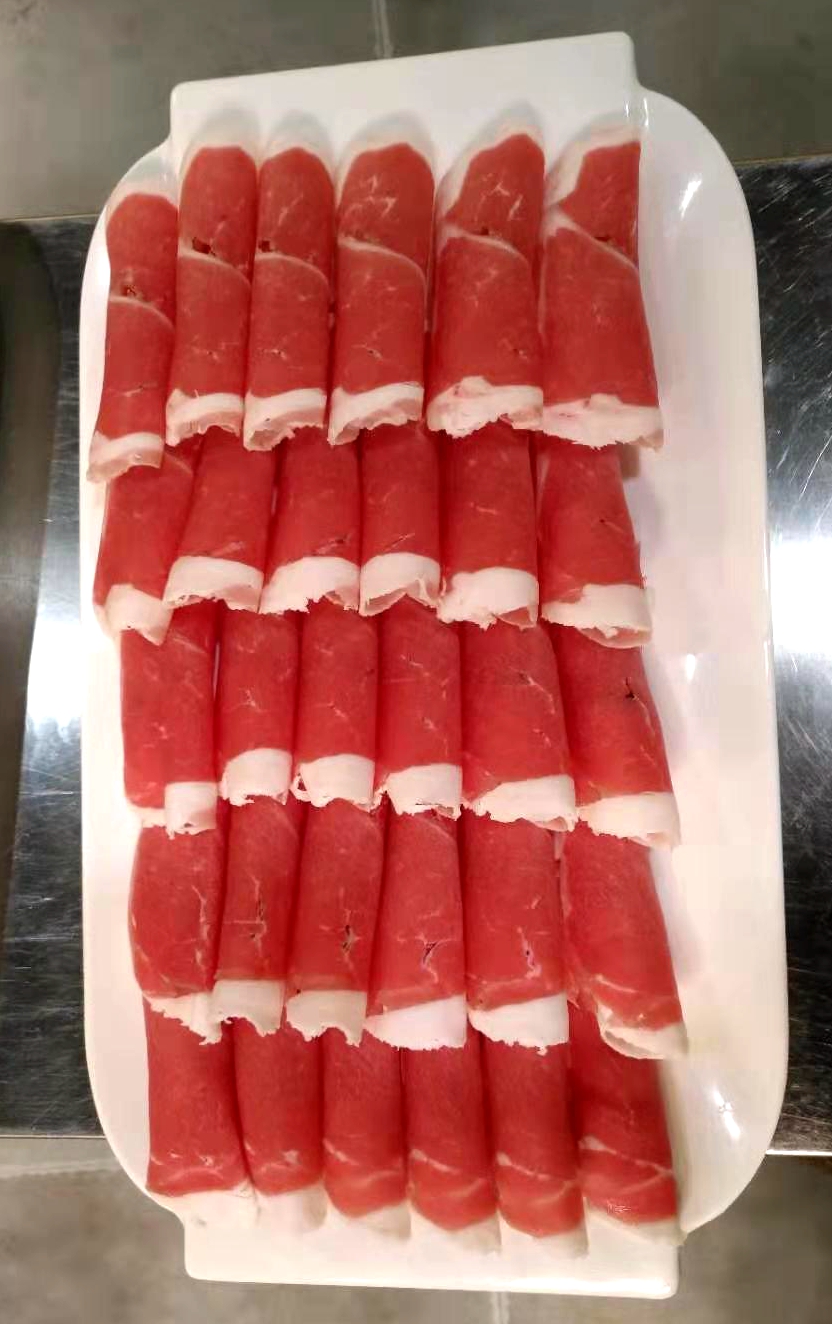 这家火锅店的锅上有俩老龙头，人家说，摸摸老龙头吃喝都不愁