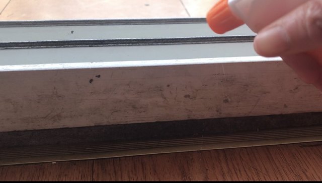 家政清洁常用玻璃清洁剂,家政公司用什么清洁剂洗玻璃