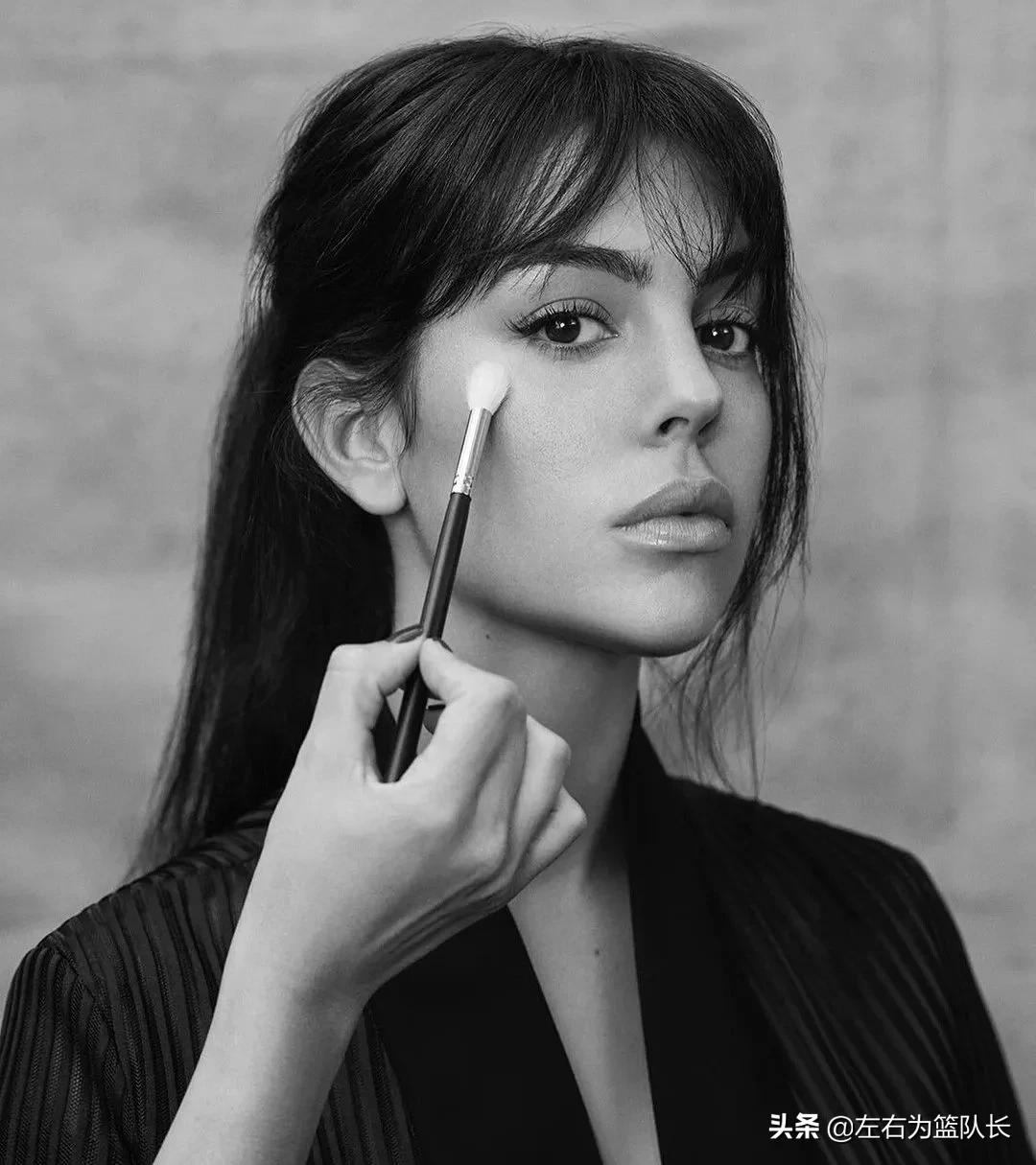 c罗被女友吐槽娘娘腔,c罗女友回应批评