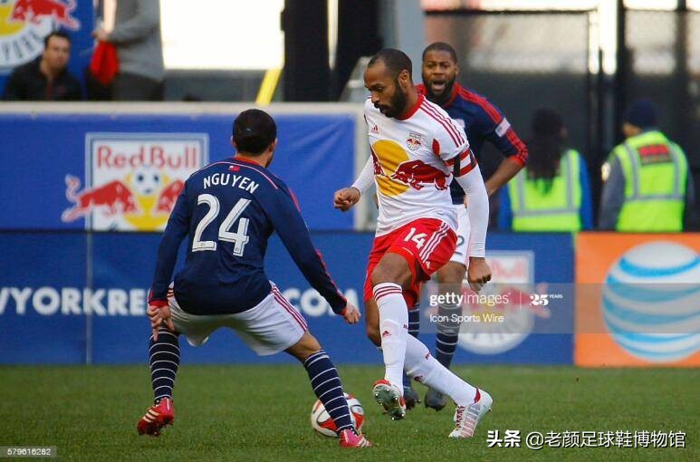 枪王加盟巴萨如愿获得欧冠，生涯唯一污点用手将法国队拍进世界杯