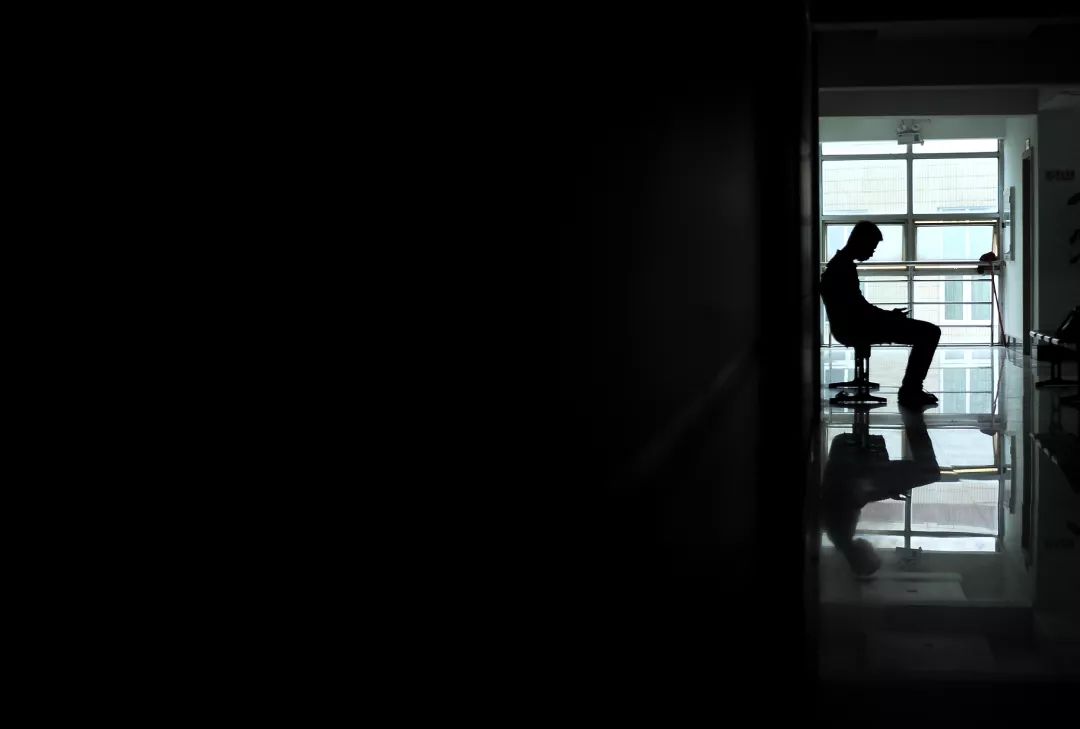 女童眼睛被强塞纸片仅一人道歉,发现孩子被校园欺凌的八个线索