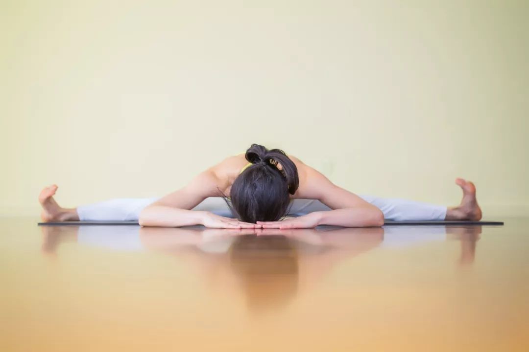 月经量少颜色发暗是什么原因,月经量少而呈点滴状是什么原因