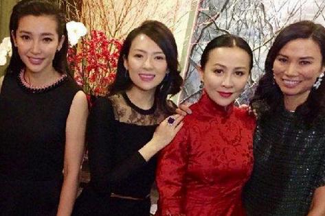 从“父女恋”到“母子恋”,这个52岁女人把自己活成了美国萧亚轩