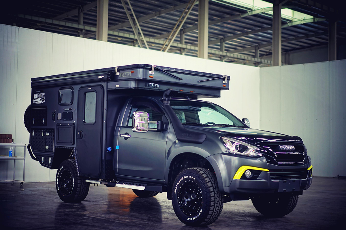 新款国六麦卡单排越野房车,定制四驱越野全地形b型长轴房车