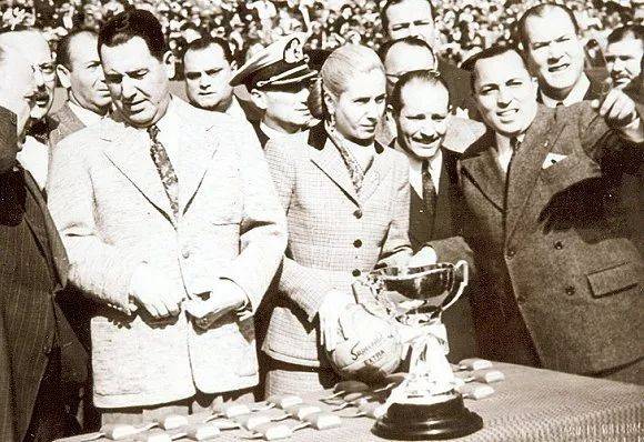 马拉多纳背后的故事,马拉多纳贝利的恩怨