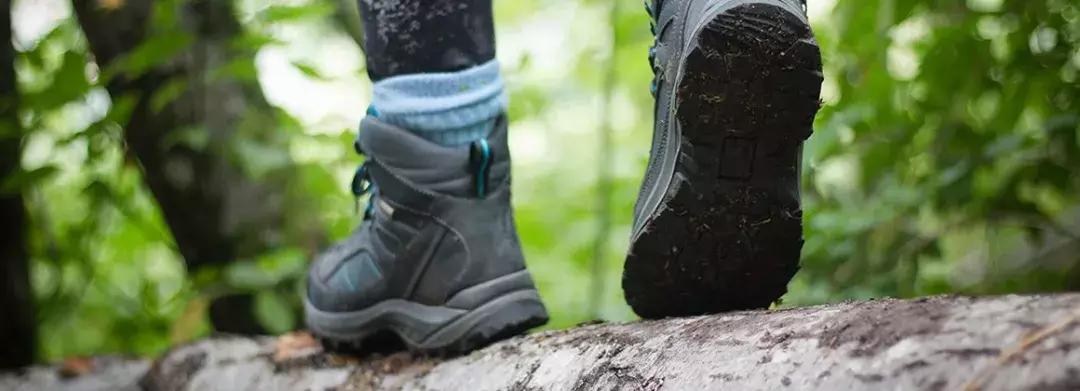 户外运动选择什么鞋,户外运动脚扭伤处理方式