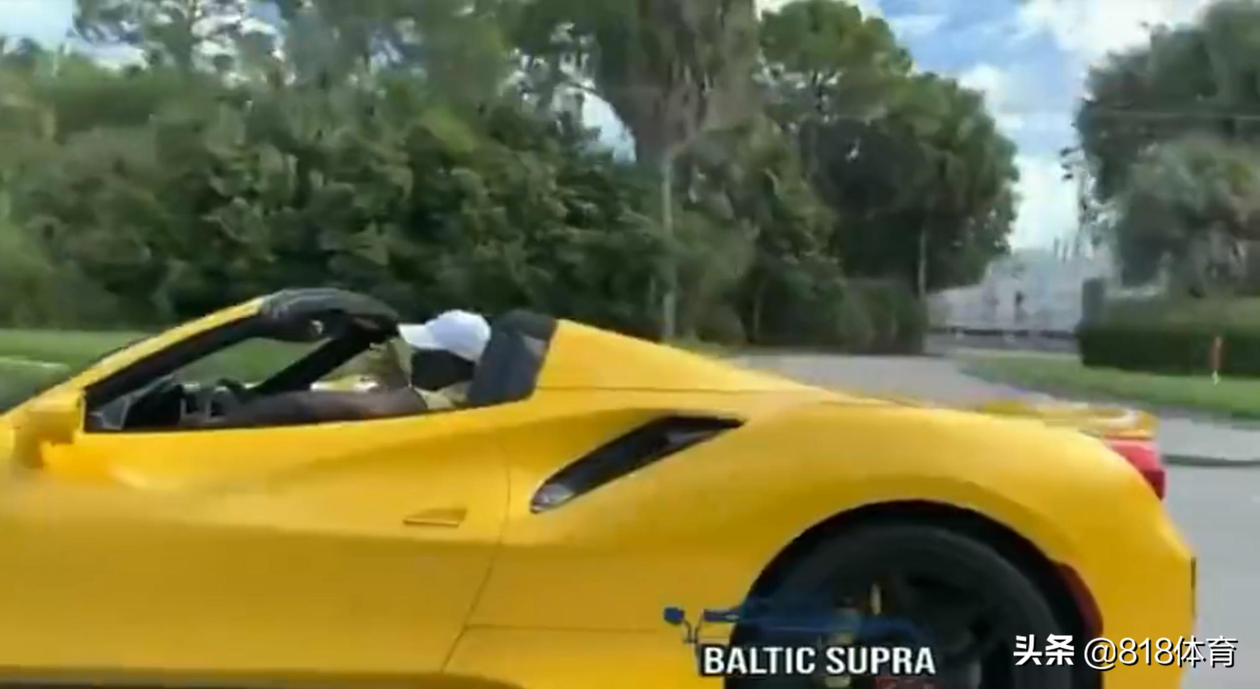 乔丹抽雪茄开法拉利的视频,球迷偶遇乔丹开超跑