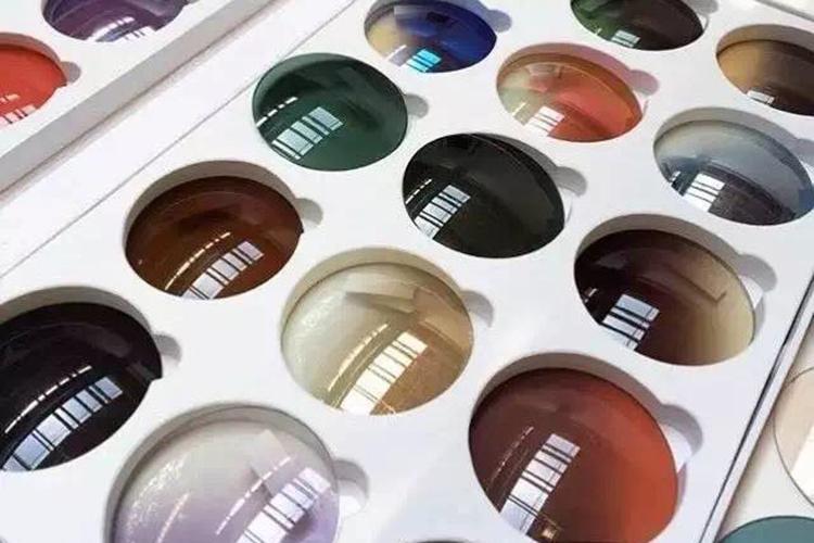 墨镜修饰脸型怎么选,墨镜挑眼