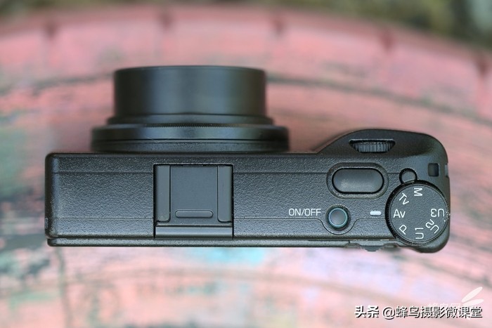 相机测评：理光GR3扫街拍照神器6199元买的不只是情怀