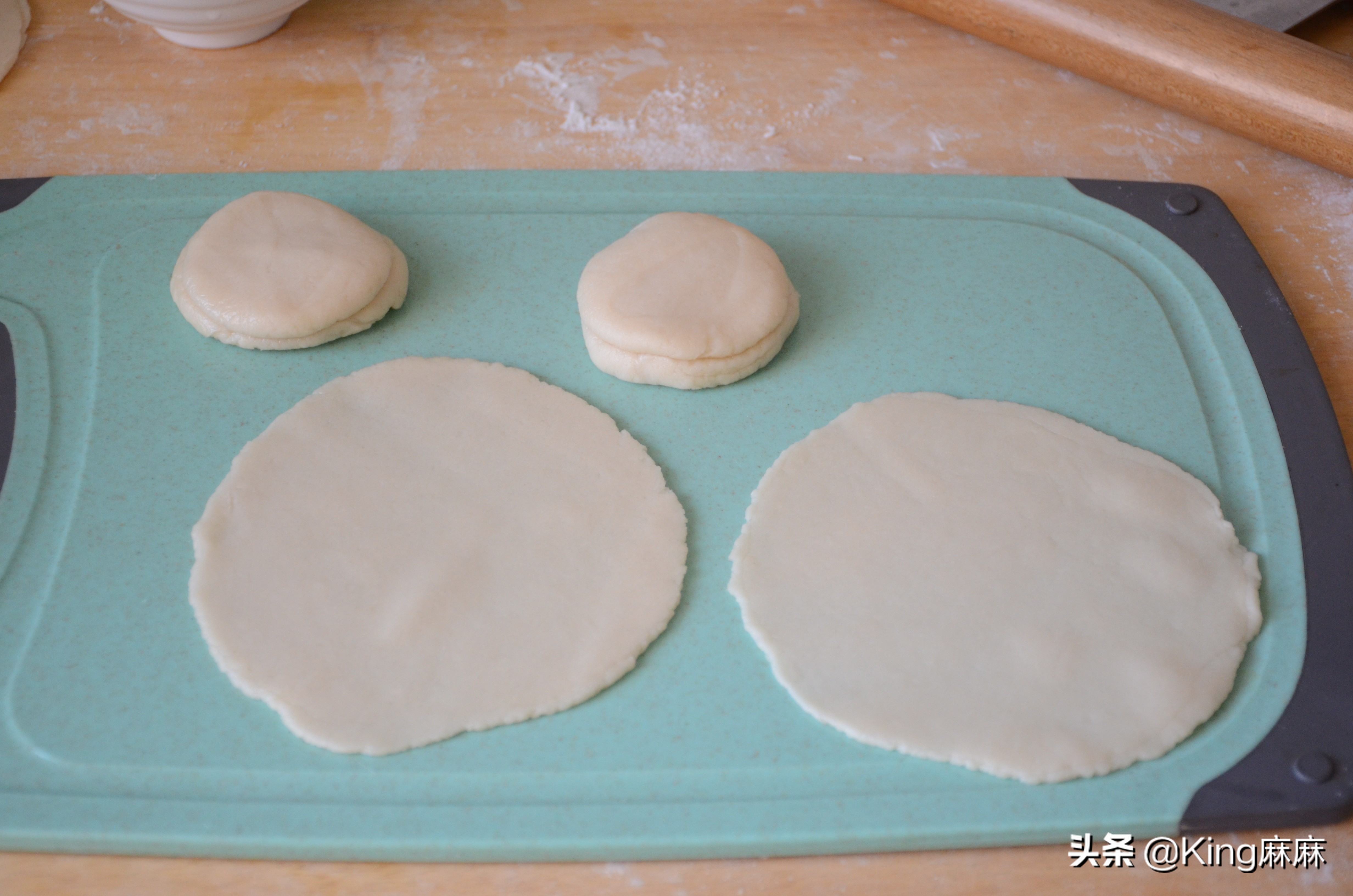 春饼怎么又软又薄不用揉面,烙柔软春饼的正确方法