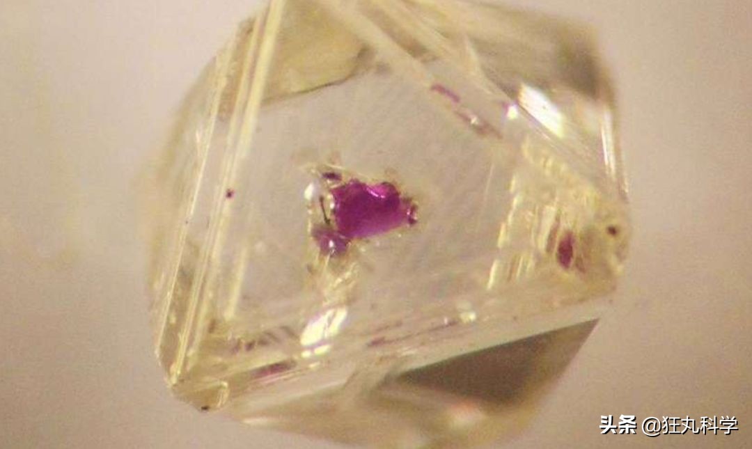 俄罗斯挖出中国国宝,俄罗斯矿坑挖出钻石为何不挖了