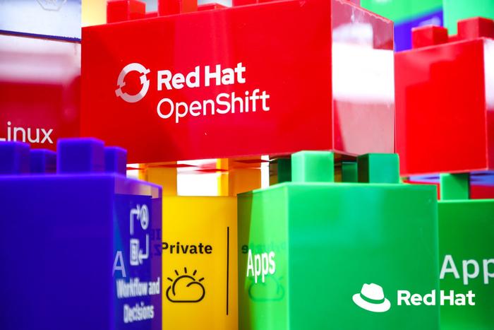 这顶鲜艳多彩的红帽，不只是躲在贝壳里的珍珠