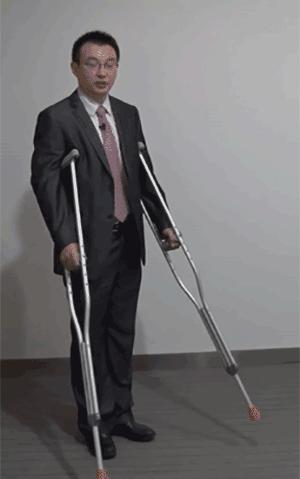 双侧腿拄拐的正确方法,下肢轻微负重拄拐的正确方法