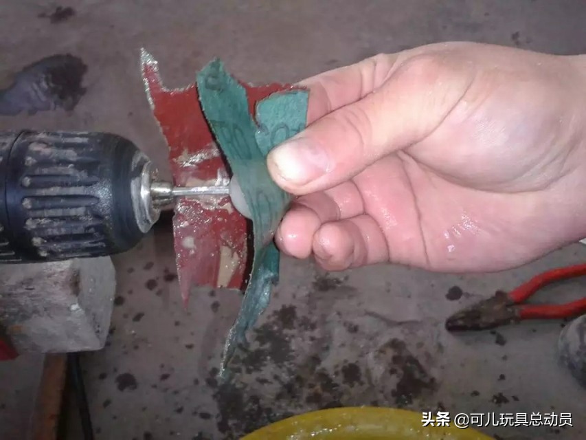 我爱做手工：分享一个手工打磨菩提根圆珠的过程，可以自己DIY