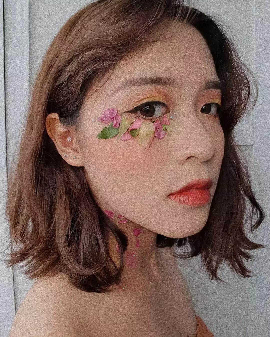 20岁越南小姐姐刷爆ins，在脸上乱画浮夸妆容，斩获10万粉，吊打P图神器！