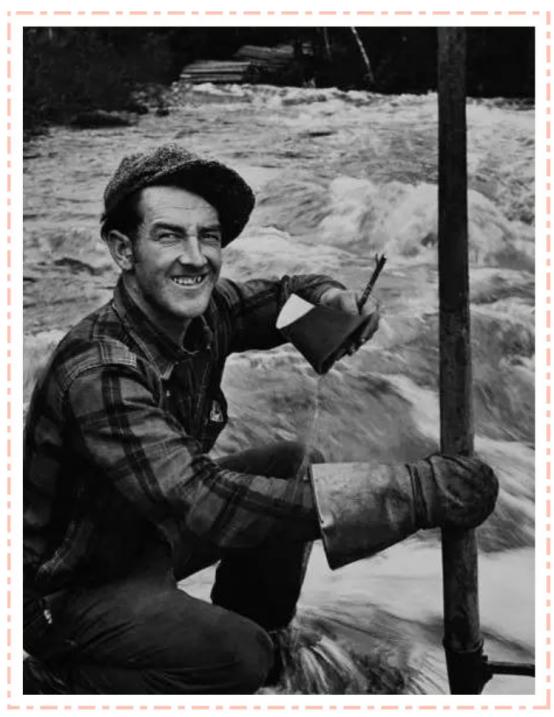 今年流行的简约风穿搭,简约时尚格子衣