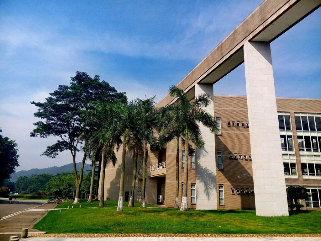 北京师范大学在珠海有3个“冠名机构”，名字相似，但地位差别大