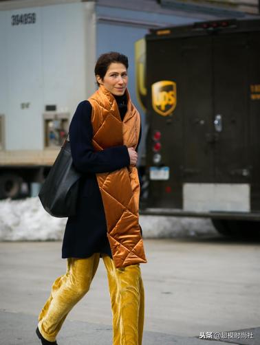 杨幂穿打底袜好看吗,杨幂穿长筒袜的穿搭