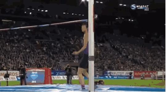 张国伟喝可乐,张国伟膝盖疼怎么办