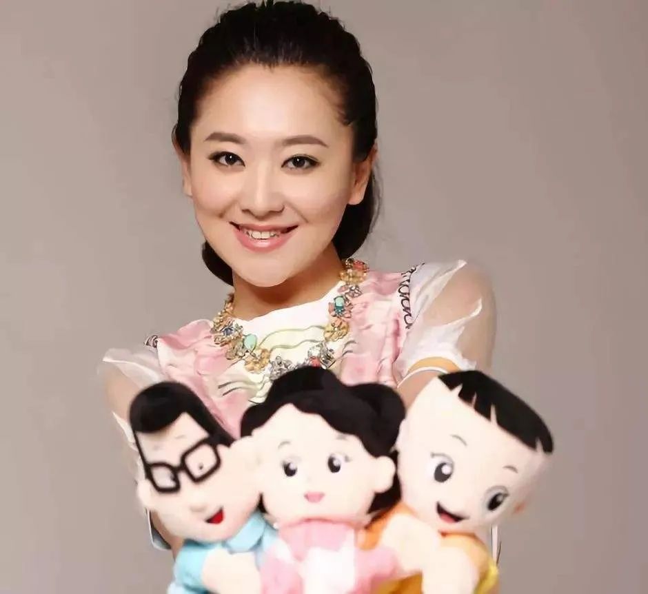 月亮姐姐王昊是讲哪个故事成名的,月亮姐姐王昊和方琼对比照片