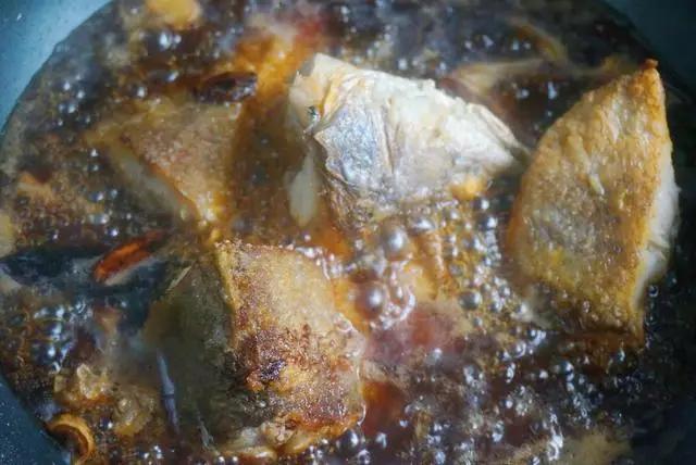 农村怎么炖鱼最好吃,炖鱼最好的土方法