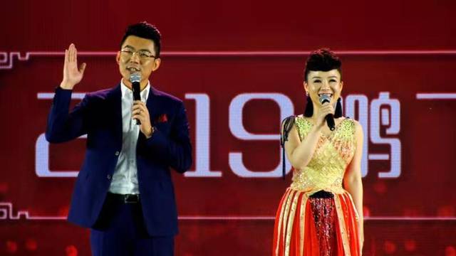 2019首届鹏飞乐公益春晚在京启幕