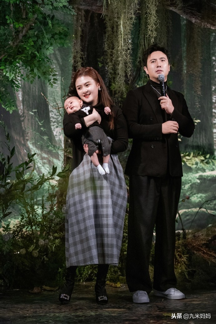 沈腾儿子罕见露面,沈腾一岁儿子公众场合化身小霸王