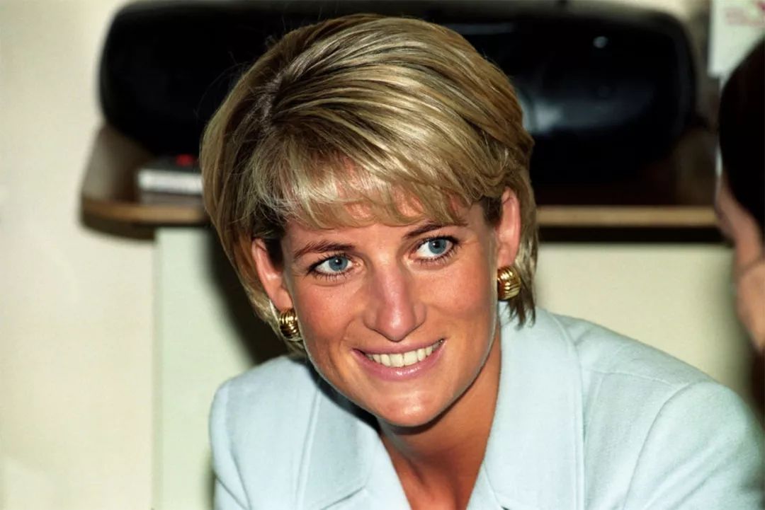戴安娜离婚前后,戴安娜离婚后为什么保留王妃头衔