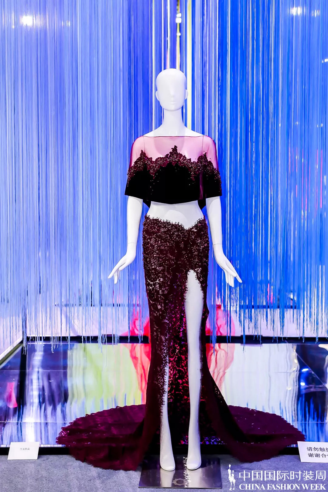 用丝线牵引时尚|“天锦地绣·华夏大美”刺绣艺术展精彩纷呈