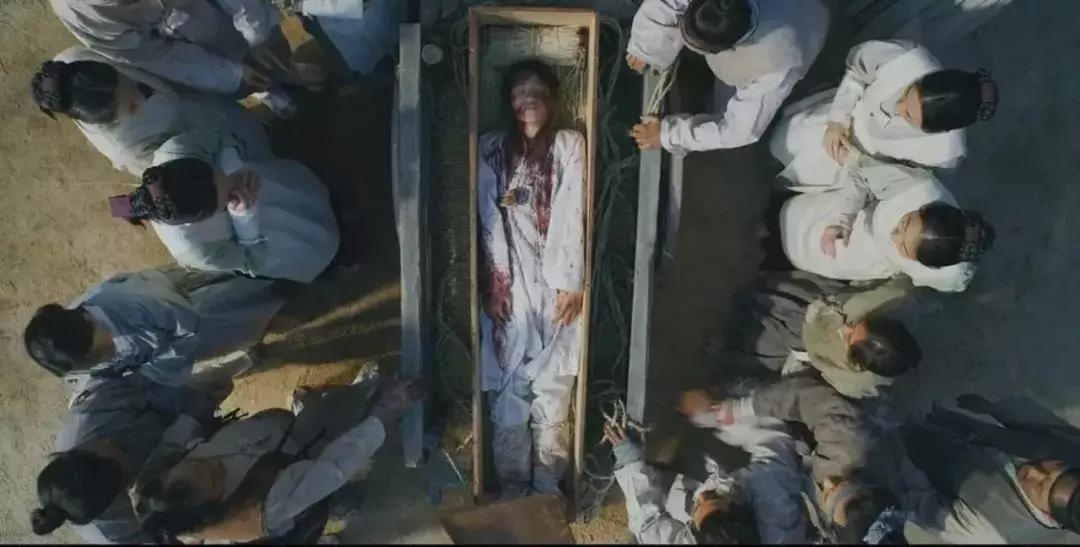 美剧打僵尸片段,前几年有个特别火的僵尸美剧