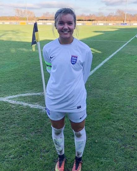 15岁女孩为抗击疫情捐款,18岁的英格兰女士